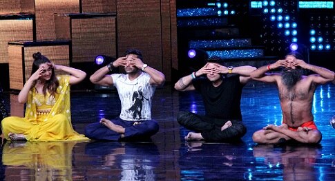 Bollywood actor Sonakshi Sinha, choreographer Terence Lewis, filmmaker Mohit Suri and Yoga guru Baba Ramdev on the sets of Nach Baliye Season 8(Utsav Devdutta/SOLARIS IMAGES)