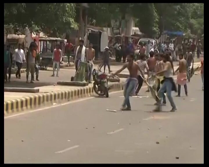 IT raids against Lalu: RJD -BJP workers involve in violent clash in Patna IT raids against Lalu: RJD -BJP workers involve in violent clash in Patna
