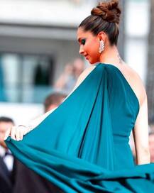 Cannes Film Festival: Deepika Padukone stuns everyone!