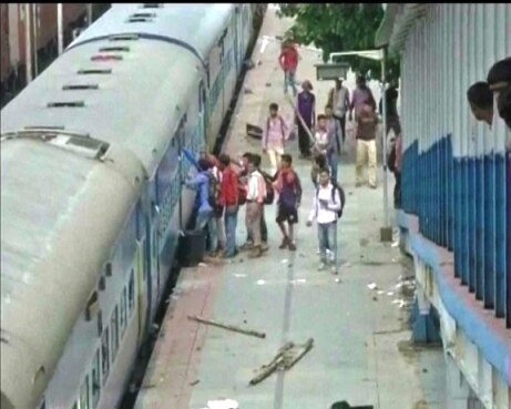 West Bengal: Students vandalise train while demanding 'special train' in New Jalpaiguri West Bengal: Students vandalise train while demanding 'special train' in New Jalpaiguri