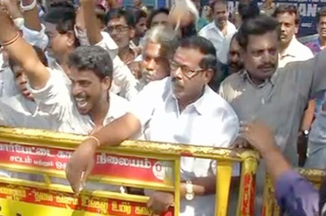 Chennai: Rajinikanth's fans carry out 'support' march Chennai: Rajinikanth's fans carry out 'support' march