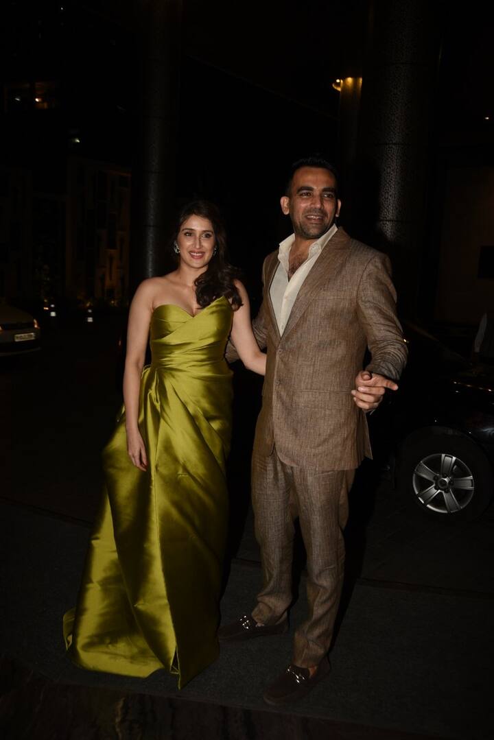 Happy couple pose for engagement (Picture courtesy- Manav Manglani)