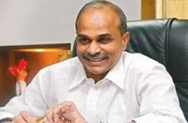 Then Andhra Pradesh Chief Minister Y.S. Rajasekhara Reddy was killed in a chopper crash on September 2, 2009. IMAGE: WIKIPEDIA.However, there have been others as lucky as Fadnavis and managed to survive aircraft tragedies in the past. They included former Prime Minister Morarji Desai, who escaped unhurt when his special aircraft crashed in Assam in November 1977. Senior Congress leader Ahmed Patel, and former union ministers Prithviraj Chavan and Kumari Selja escaped miraculously from a chopper crash in Gujarat in 2004. In 2007, then Punjab Chief Minister Amarinder Singh and his cabinet colleague P.S. Bajwa survived after their chopper got entangled in overhead electrical cables in Gurdaspur.