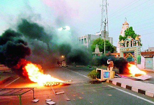 Mandsaur firing: Situation under control, CM announces Rs 1 cr for families of deceased Mandsaur firing: Situation under control, CM announces Rs 1 cr for families of deceased