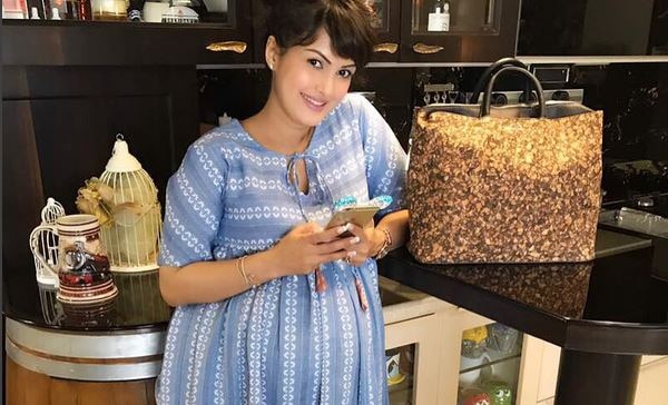 Mom-to-be Nisha Rawal FLAUNTS her BABY-BUMP Mom-to-be Nisha Rawal FLAUNTS her BABY-BUMP