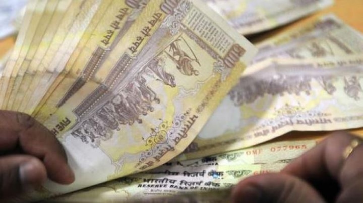 Six including an advocate & engineer held in Bengaluru with demonetised notes worth Rs 2.8 cr Six including an advocate & engineer held in Bengaluru with demonetised notes worth Rs 2.8 cr