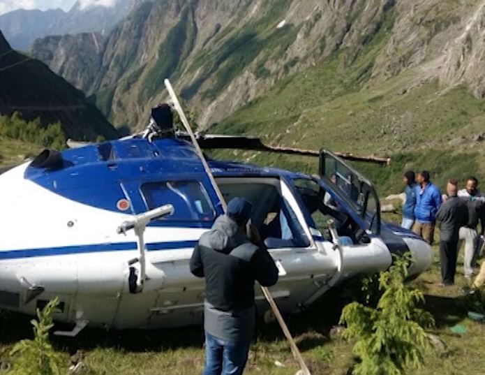 1 killed, pilots injured in helicopter accident in Badrinath 1 killed, pilots injured in helicopter accident in Badrinath