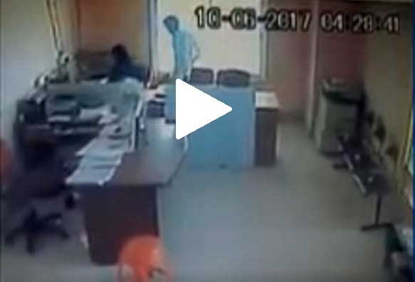 Karnataka: CCTV camera captures Govt. contractual employee assaulting woman colleague Karnataka: CCTV camera captures Govt. contractual employee assaulting woman colleague