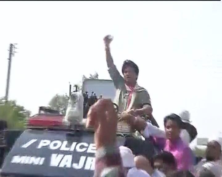 MP farmers’ stir: Jyotiraditya Scindia arrested on way to Mandsaur MP farmers’ stir: Jyotiraditya Scindia arrested on way to Mandsaur