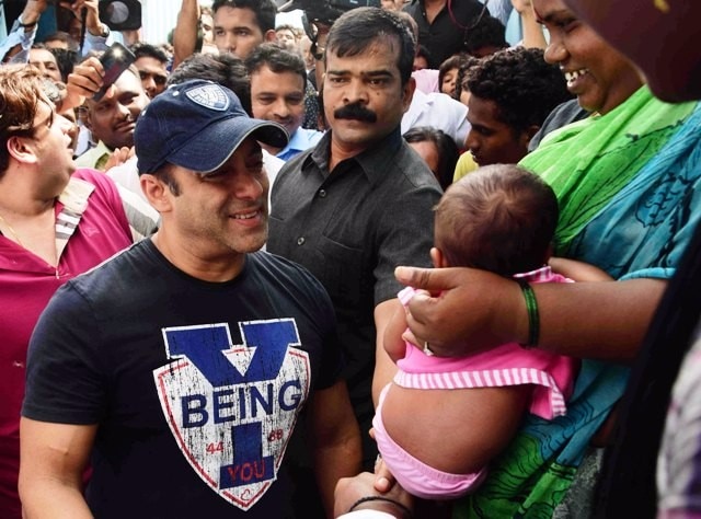 Those who declare wars can't survive a day at borders: Salman Khan on Indo-Pak tension Those who declare wars can't survive a day at borders: Salman Khan on Indo-Pak tension