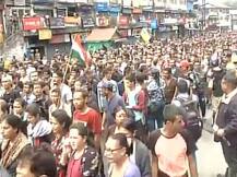 Massive rallies, sporadic violence in Darjeeling; Rajnath speaks to Mamata