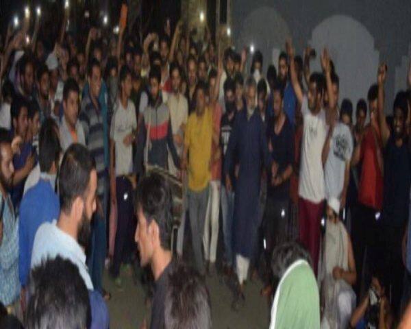 Youth celebrate Pakistan victory in the valley/ ABP News image