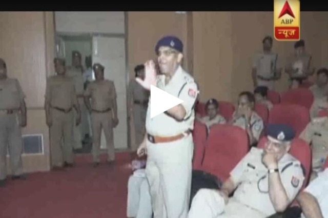 Lucknow: Senior police officials indulge in ‘scuffle’ publicly; probe launched  Lucknow: Senior police officials indulge in ‘scuffle’ publicly; probe launched 