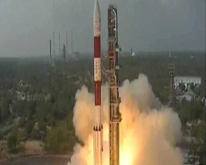 ISRO launches Cartosat-2 satellite along with 30 co-passenger satellites   ISRO launches Cartosat-2 satellite along with 30 co-passenger satellites