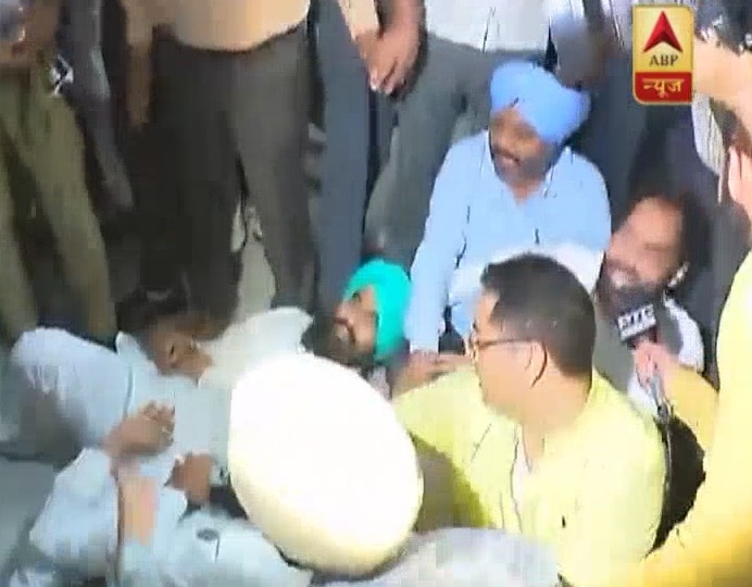 High drama in Punjab Assembly as AAP MLAs thrown out for creating ruckus High drama in Punjab Assembly as AAP MLAs thrown out for creating ruckus