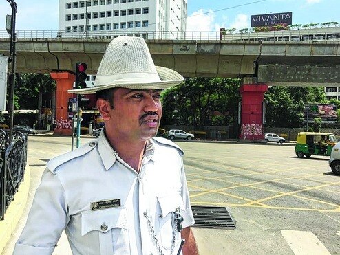 Bengaluru: 2 traffic cops pass President test Bengaluru: 2 traffic cops pass President test