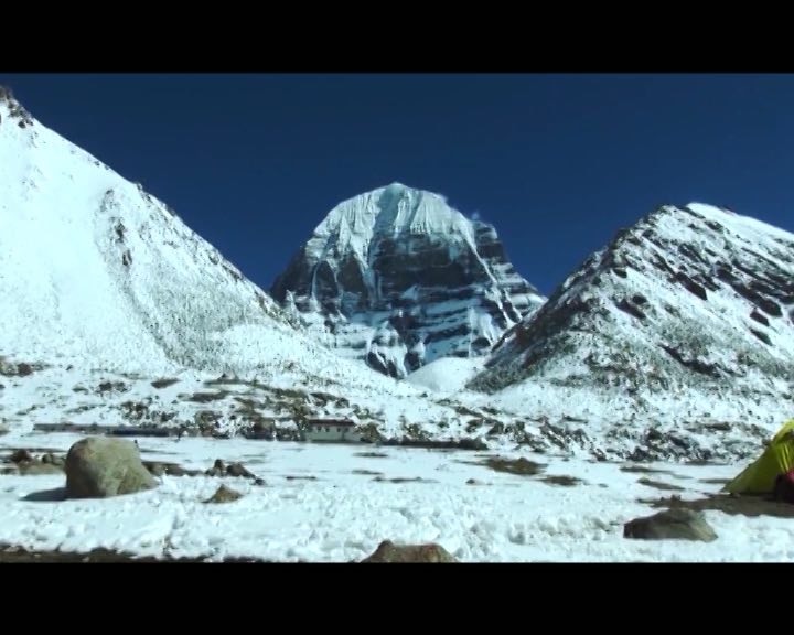 Kailash Mansarovar yatris stopped by Chinese authorities Kailash Mansarovar yatris stopped by Chinese authorities