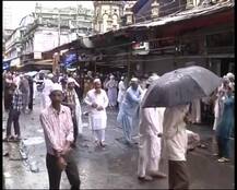Eid-ul-Fitr celebrated across India; Muslims in Mumbai perform Namaaz amid rain