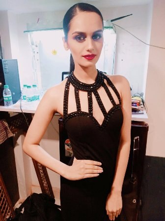 She is slaying in black with those red lips.