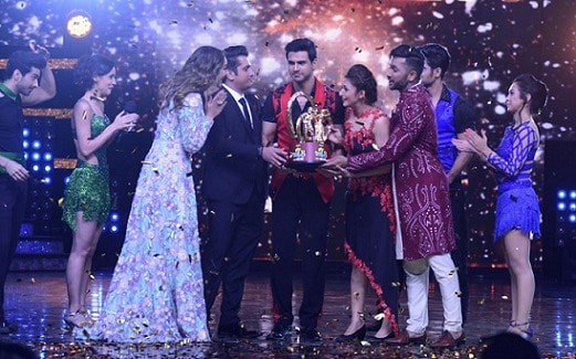 Divyanka and Vivek won Rs 35 lakh cash prize. Sanam Johar and Abigail Pande were the first runners-up, while Sanaya Irani-Mohit Sehgal became the second runners-up.(Photo- Twitter @DivyankaFC_)