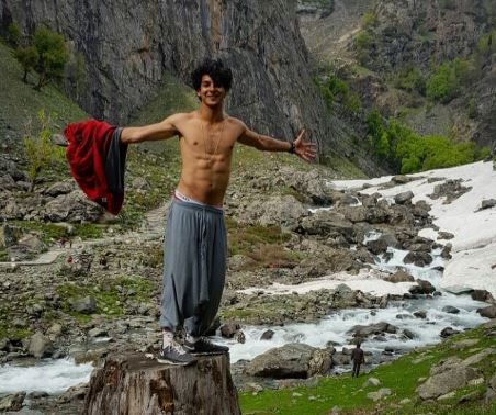 Shahid Kapoor's brother Ishaan Khatter rolls in muck for film Shahid Kapoor's brother Ishaan Khatter rolls in muck for film