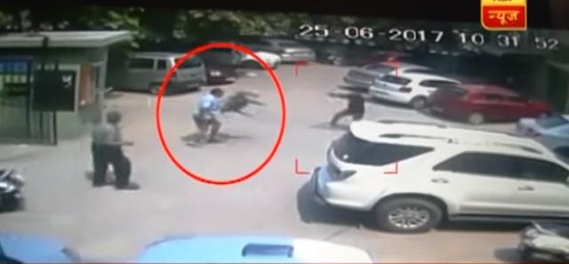 Watch: 57-year-old man shot for resisting robbery bid in Rohini, Delhi Watch: 57-year-old man shot for resisting robbery bid in Rohini, Delhi
