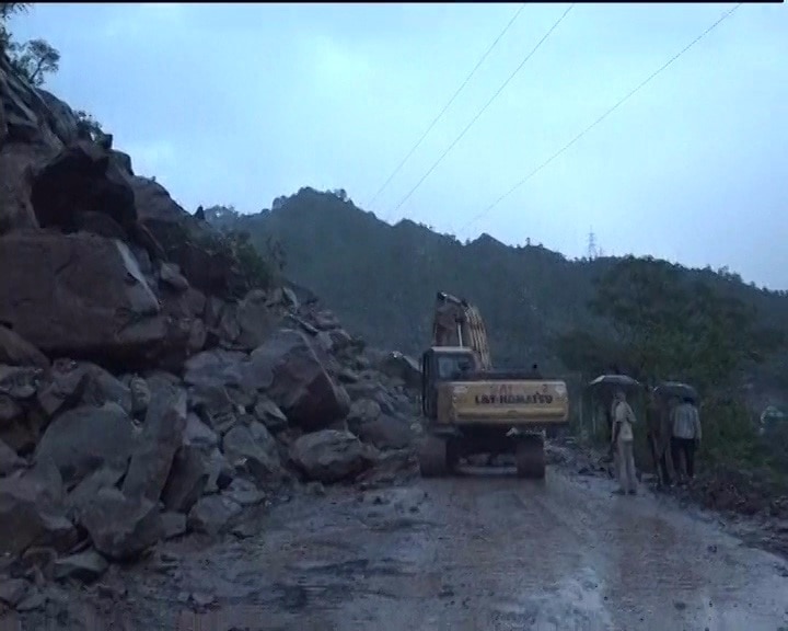 Landslides stall Amarnath pilgrims progress Landslides stall Amarnath pilgrims progress