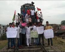 SP workers protest GST; halt train in Allahabad
