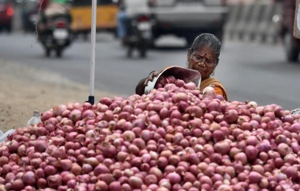 Onion gets costlier in Kolkata, selling at Rs 50/kg Onion gets costlier in Kolkata, selling at Rs 50/kg