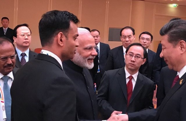 Amid Dokalam stand-off, Modi and Jinping meet, warmly shake hands in Hamburg Amid Dokalam stand-off, Modi and Jinping meet, warmly shake hands in Hamburg