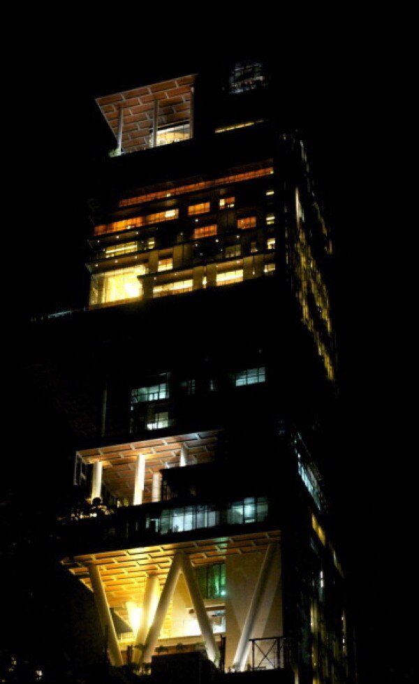 Fire breaks out at Mukesh Ambani's Antilia building Fire breaks out at Mukesh Ambani's Antilia building