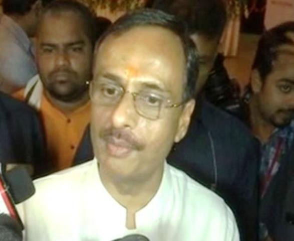 UP Dy CM Dinesh Sharma calls decision of toll-free lanes for MLAs, MLCs, MPs 'fair' UP Dy CM Dinesh Sharma calls decision of toll-free lanes for MLAs, MLCs, MPs 'fair'