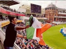 Akshay Kumar apologises for \'violating code of conduct for tricolor\'