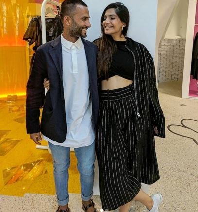 Sonam Kapoor spends quality time with rumoured beau Anand Ahuja; Check out pics Sonam Kapoor spends quality time with rumoured beau Anand Ahuja; Check out pics