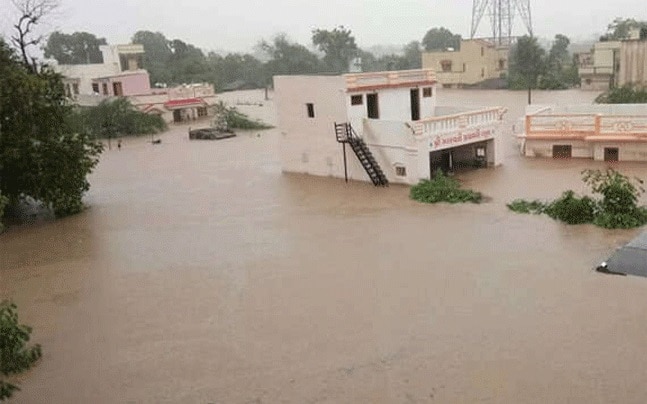 Flood fury continues in Gujarat and Rajasthan, hundreds marooned Flood fury continues in Gujarat and Rajasthan, hundreds marooned