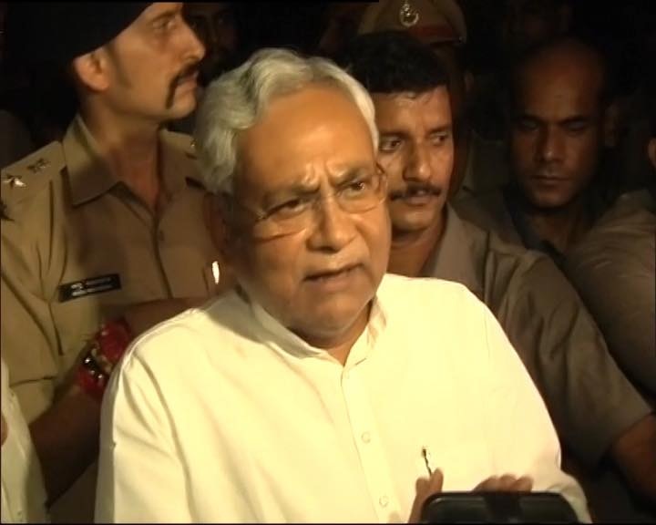 Lalu reminds Nitish of murder charge in 1991, says he is colluding with BJP Lalu reminds Nitish of murder charge in 1991, says he is colluding with BJP