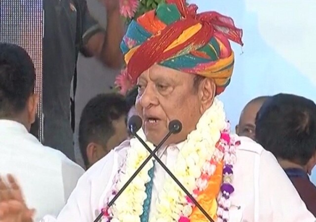 Gujarat: Three Congress MLAs resign in support of Shankersinh Vaghela Gujarat: Three Congress MLAs resign in support of Shankersinh Vaghela