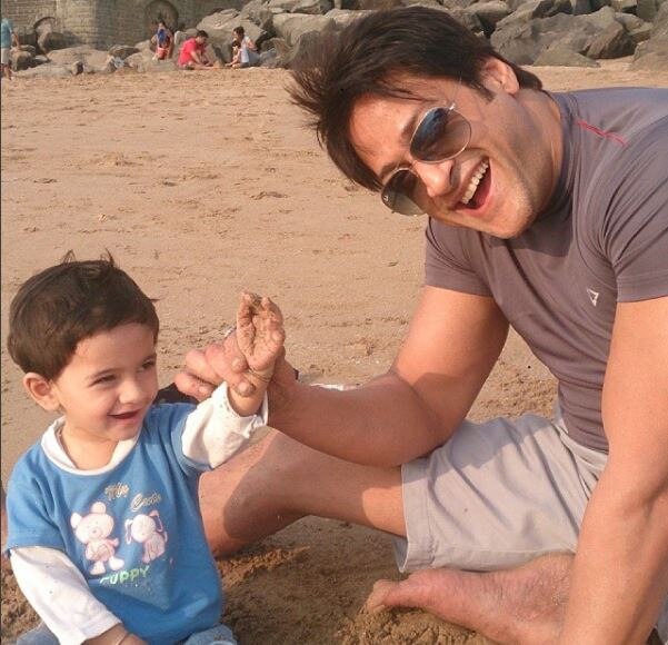 Inderkumar with his innocent daughter. (Image courtesy- Instagram inderkumarrocks)