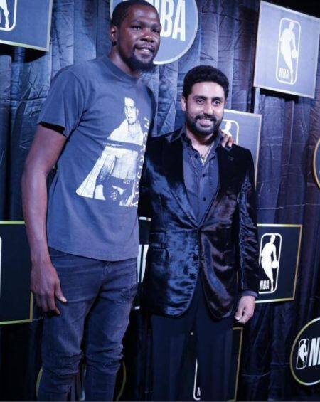 Durant also interacted with the likes of Abhishek Bachchan, Virender Sehwag and Vijay Amritraj in a special reception hosted by the junior Bachchan himself.(Photo: Twitter)