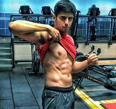 Bid adieu to your Monday blues with perfectly-chiseled Sidharth Malhotra Bid adieu to your Monday blues with perfectly-chiseled Sidharth Malhotra