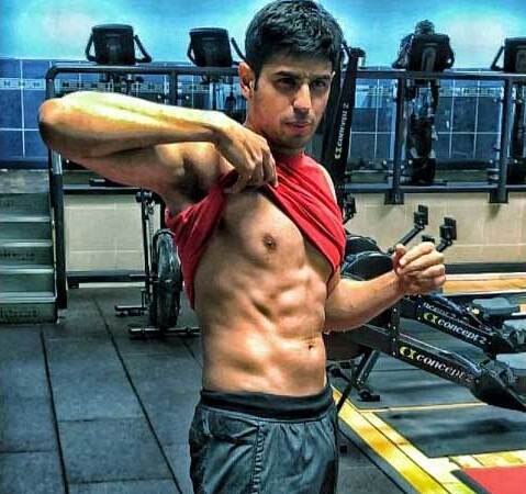 Bid adieu to your Monday blues with perfectly-chiseled Sidharth Malhotra Bid adieu to your Monday blues with perfectly-chiseled Sidharth Malhotra