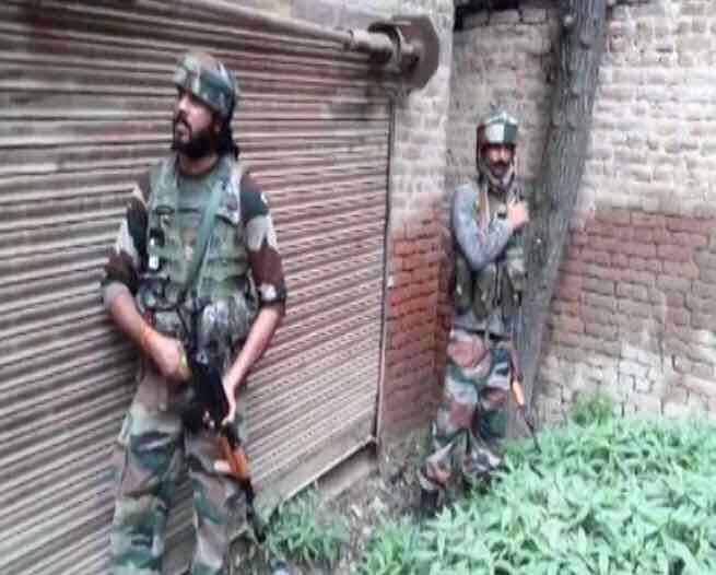 J&K: Militants trapped in encounter with security forces in Anantnag J&K: 3 terrorists gunned down in Anantnag; security personnel, civilian also killed