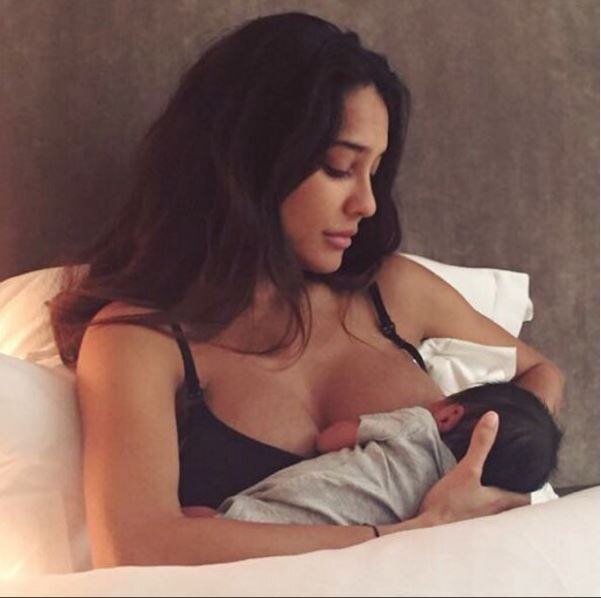 With breastfeeding photo Lisa Haydon is winning the Internet today With breastfeeding photo Lisa Haydon is winning the Internet today