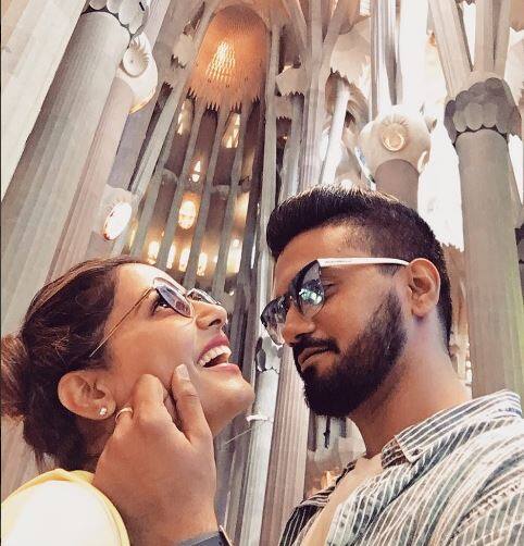While shooting for Khatron Ke Khiladi Season 8 in Spain, Hina took time out of her busy schedule to spend with beau. (Picture- Instagram @realhinakhan)