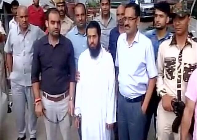  Ahead of Independence Day, two men with suspected links to al-Qaeda were arrested in New Delhi in two separate cases.