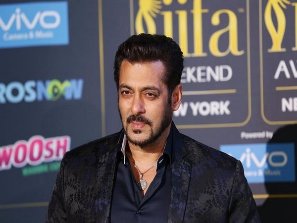 Salman Khan to return Rs. 35 crore to distributors for losses from 'Tubelight' Salman Khan to return Rs. 35 crore to distributors for losses from 'Tubelight'