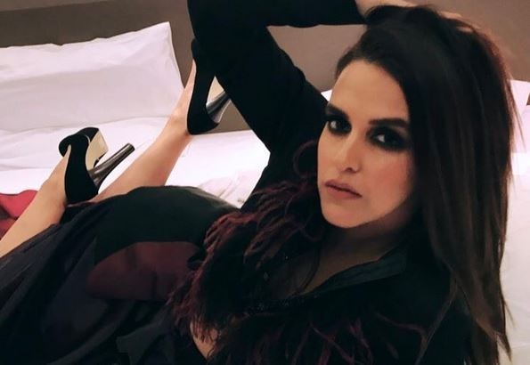 TERRIBLE! Neha Dhupia met with an ACCIDENT but onlookers ask for Selfies TERRIBLE! Neha Dhupia met with an ACCIDENT but onlookers ask for Selfies