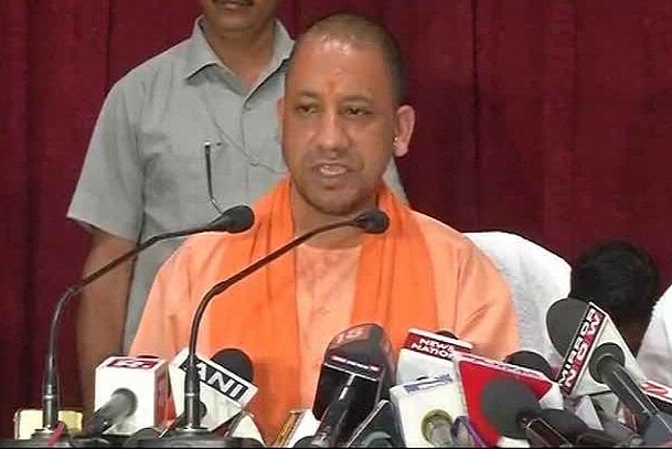 Pollution menace: CM Yogi directs MCDs to implement complete ban on burning crops Pollution menace: CM Yogi directs MCDs to implement complete ban on burning crops