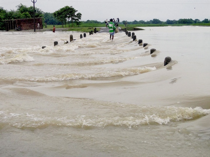 Nearly 1 crore people have been affected by the floods in Bihar, including thousands who have been forced to evacuate from their homes. (Photo: PTI)