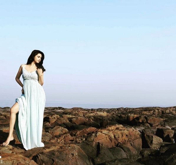 Daljiet Kaur is known for her role in Sony Entertainment Television’s show ‘Kulvadhu’. She also played the role of Anjali in Star Plus’ hit show ‘Iss Pyar Ko Kya Naam Doon’. (Image Courtesy - Instagram)